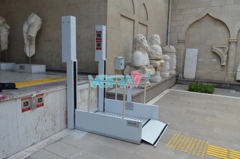 Short-rise platform lift
