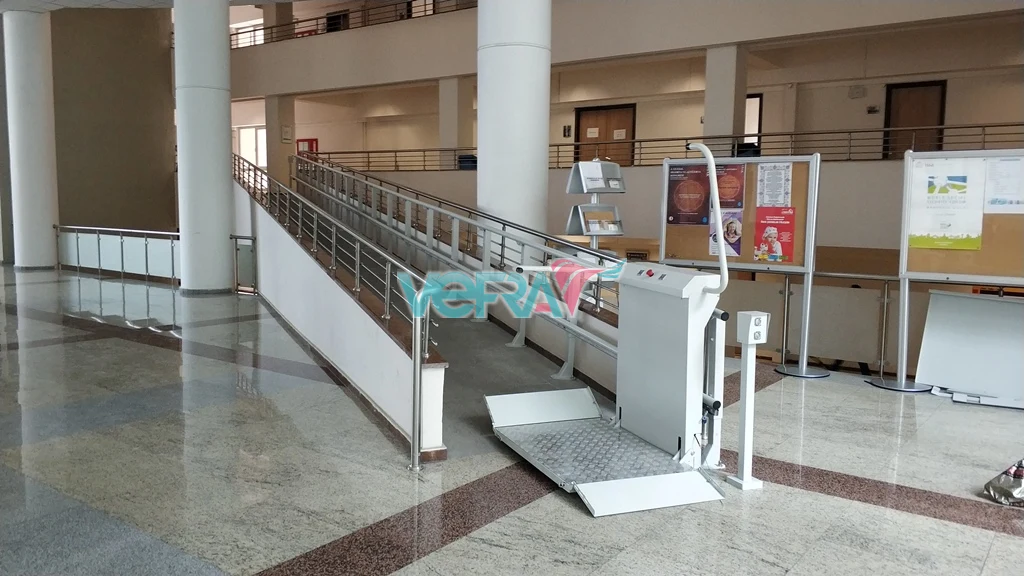 Inclined platform lift · 4